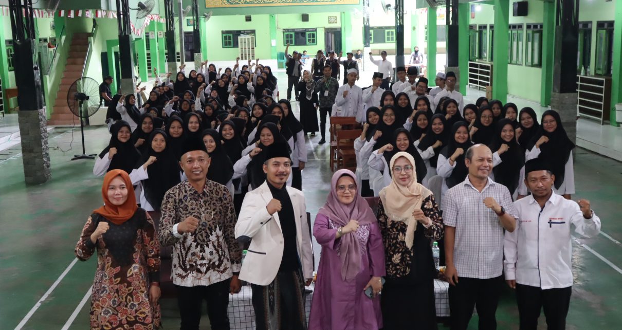 SOSIALISASI PENGAWASAN PARTISIPATIF UNTUK SUKSES PEMILU 2024 DI PONPES MANBA’UL HIKAM SIDOARJO