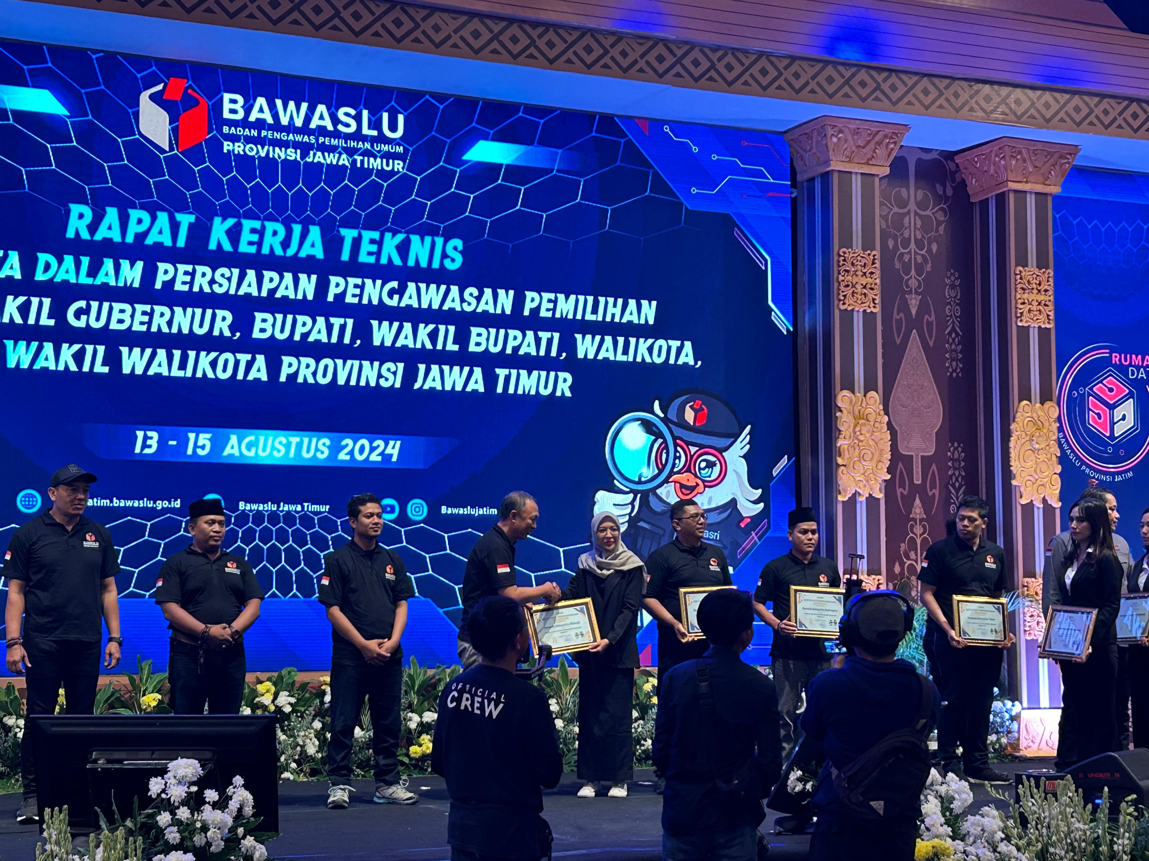 BAWASLU SIDOARJO RAIH PENGHARGAAN 