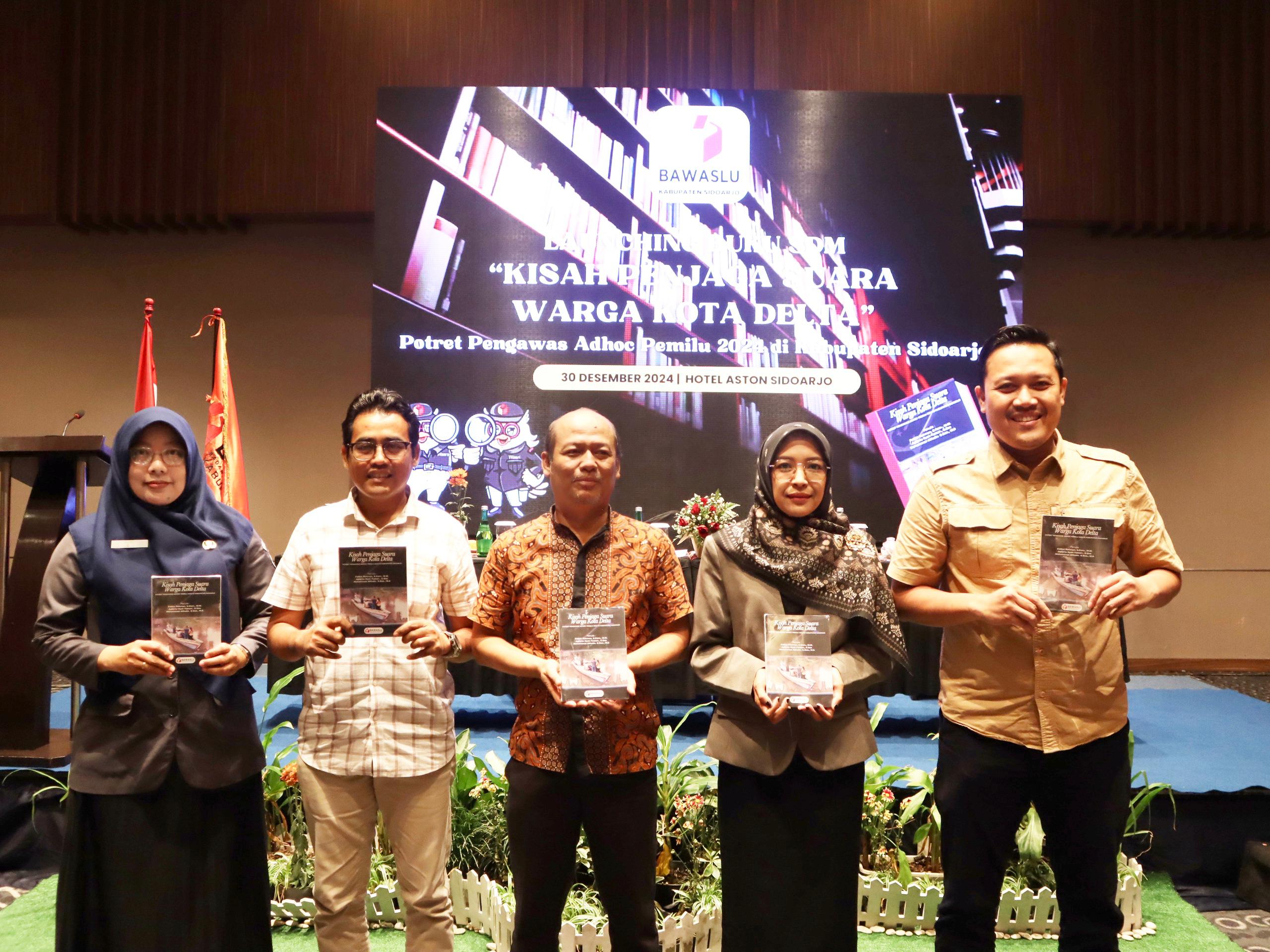 BAWASLU SIDOARJO LUNCURKAN BUKU “KISAH PENJAGA SUARA WARGA KOTA DELTA: POTRET PENGAWAS ADHOC PEMILU 2024 DI KABUPATEN SIDOARJO”