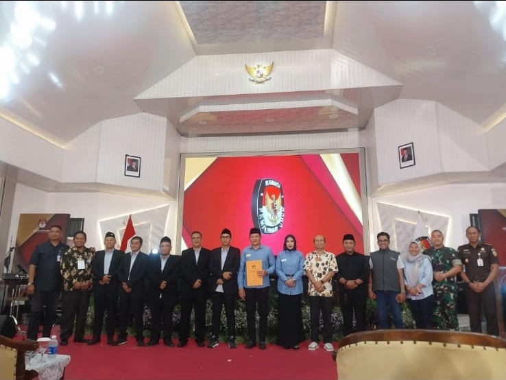 PENGAWASAN MELEKAT PLENO PENETAPAN BUPATI DAN WAKIL BUPATI SIDOARJO TERPILIH PERIODE 2025-2029
