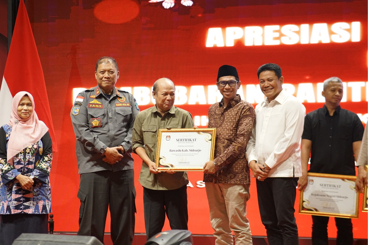 BAWASLU SIDOAJO TERIMA APRESIASI DARI KPU SIDOARJO ATAS PERAN AKTIF DAN PARTISIPASI PADA PEMILIHAN 2024