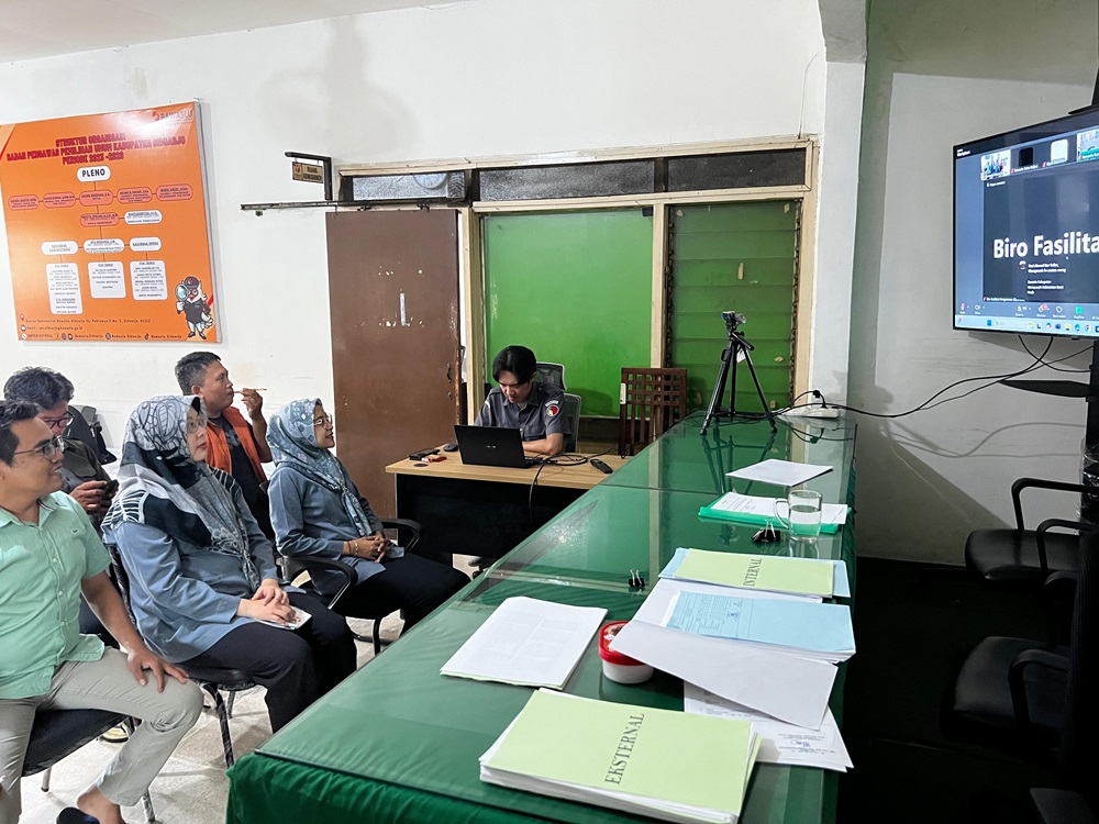 BAWASLU SIDOARJO HADIRI RAKOR PERSIAPAN PENGAWASAN PENYUSUNAN PEMUTAKHIRAN DATA PEMILIH BERKELANJUTAN SECARA DARING