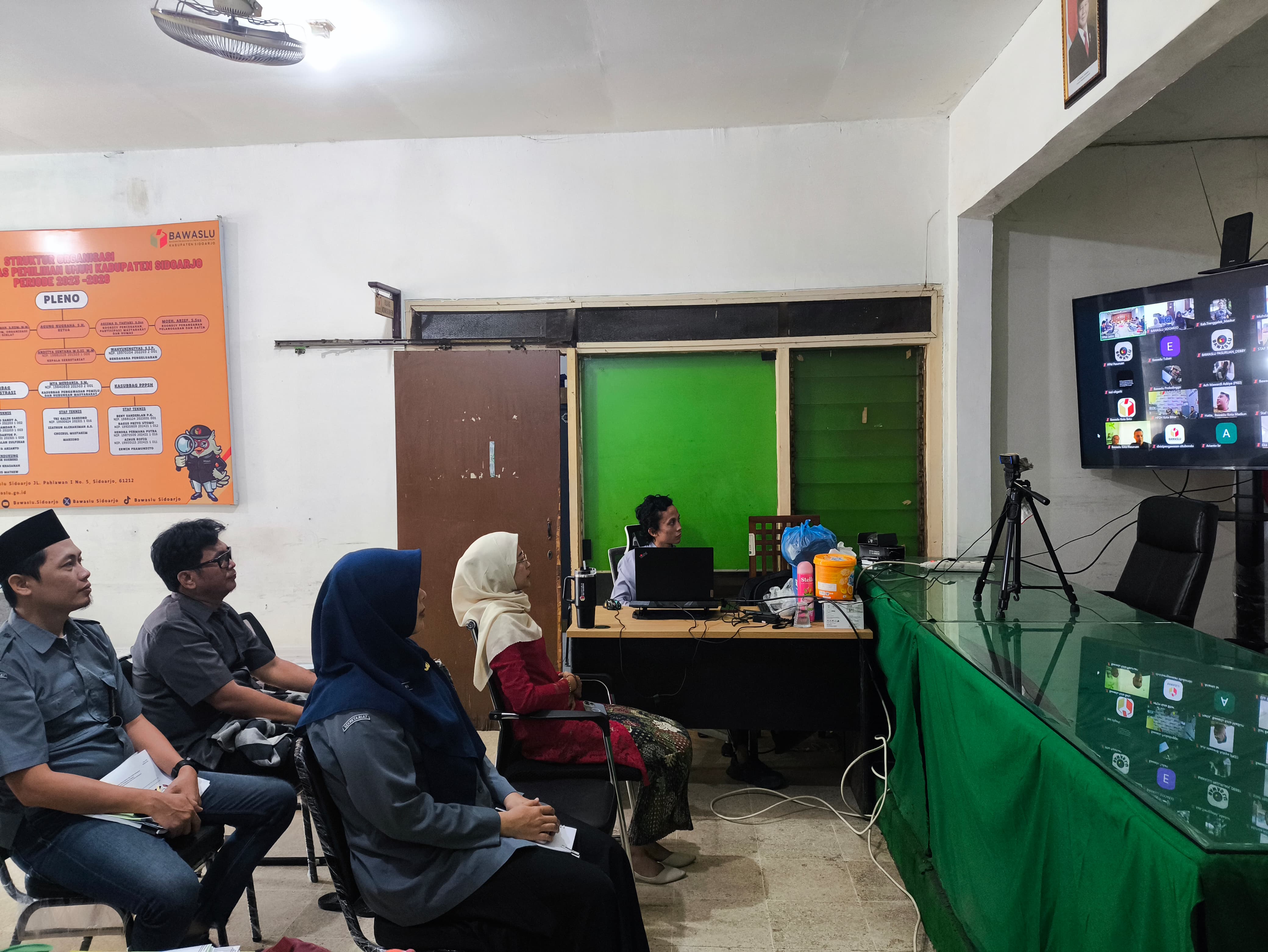 BAWASLU SIDOARJO HADIRI RAPAT KOORDINASI PERSIAPAN PENGAWASAN PEMUTAKHIRAN DAFTAR PEMILIH BERKELANJUTAN BAWASLU JATIM