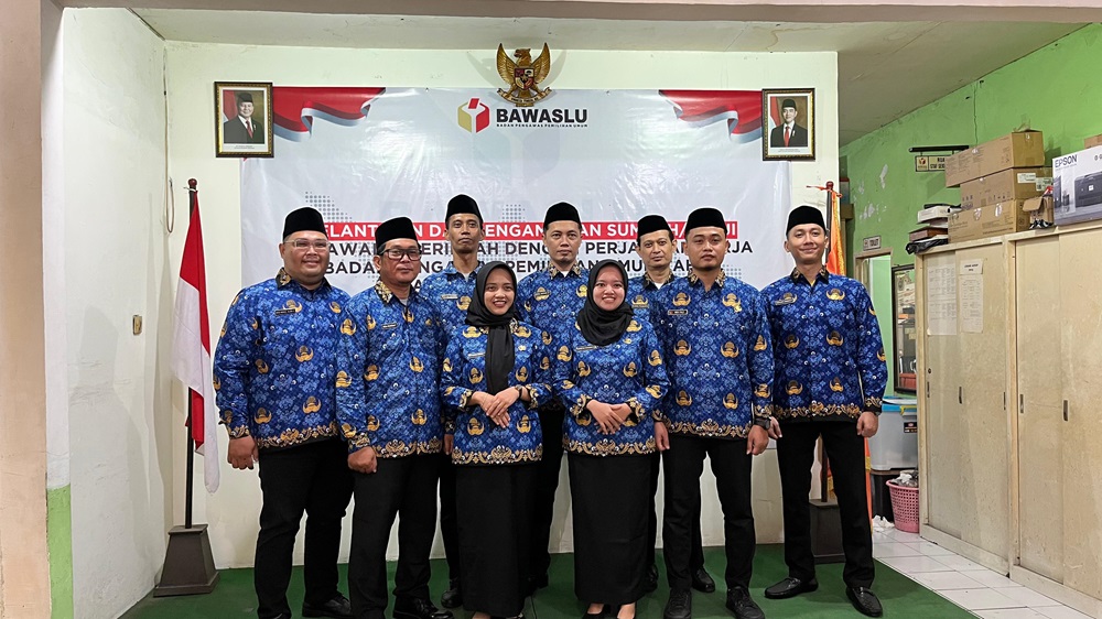 PELANTIKAN DAN PENGAMBILAN SUMPAH/JANJI PEGAWAI PEMERINTAH DENGAN PERJANJIAN KERJA (PPPK) BAWASLU KABUPATEN SIDOARJO FORMASI ANGGARAN TAHUN 2024 – TAHAP I