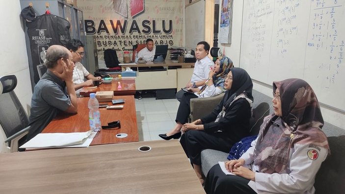 PLENO MINGGUAN BAWASLU SIDOARJO: SUSUN STRATEGI PASCA RELAKSASI ANGGARAN