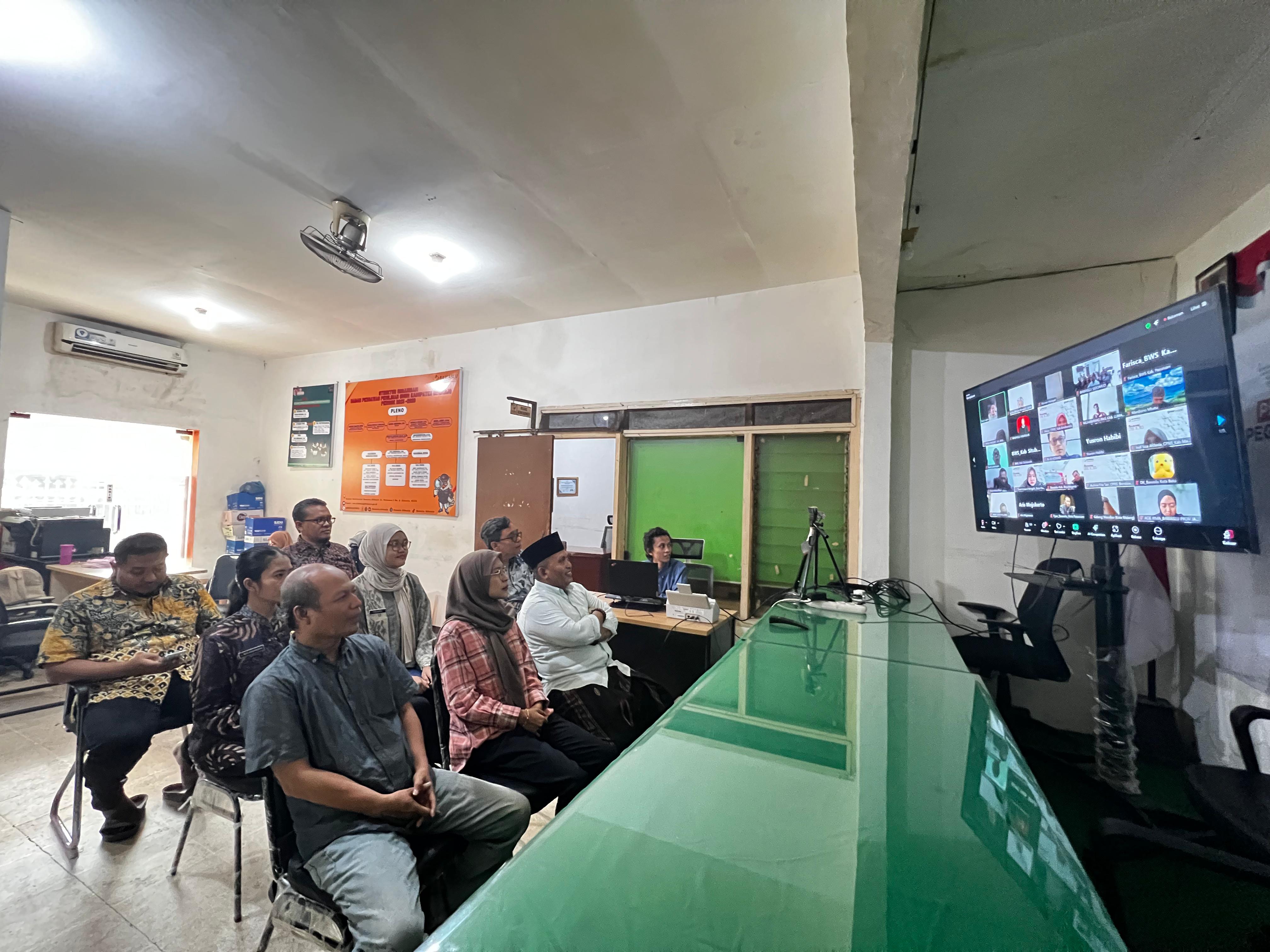 BAWASLU SIDOARJO HADIRI DISKUSI PENANGANAN PELANGGARAN "REVIEW PELANGGARAN PIDANA PEMILIHAN KEPALA DAERAH 2024" BAWASLU JATIM SECARA DARING