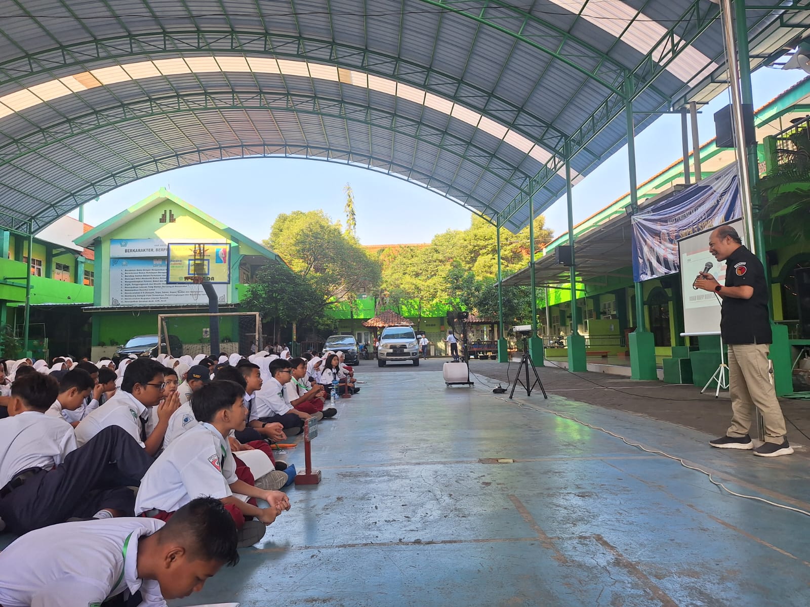 BAWASLU HADIR DALAM MPLS SMPN 5 SIDOARJO, KENALKAN PEMILU DAN ETIKA DEMOKRASI