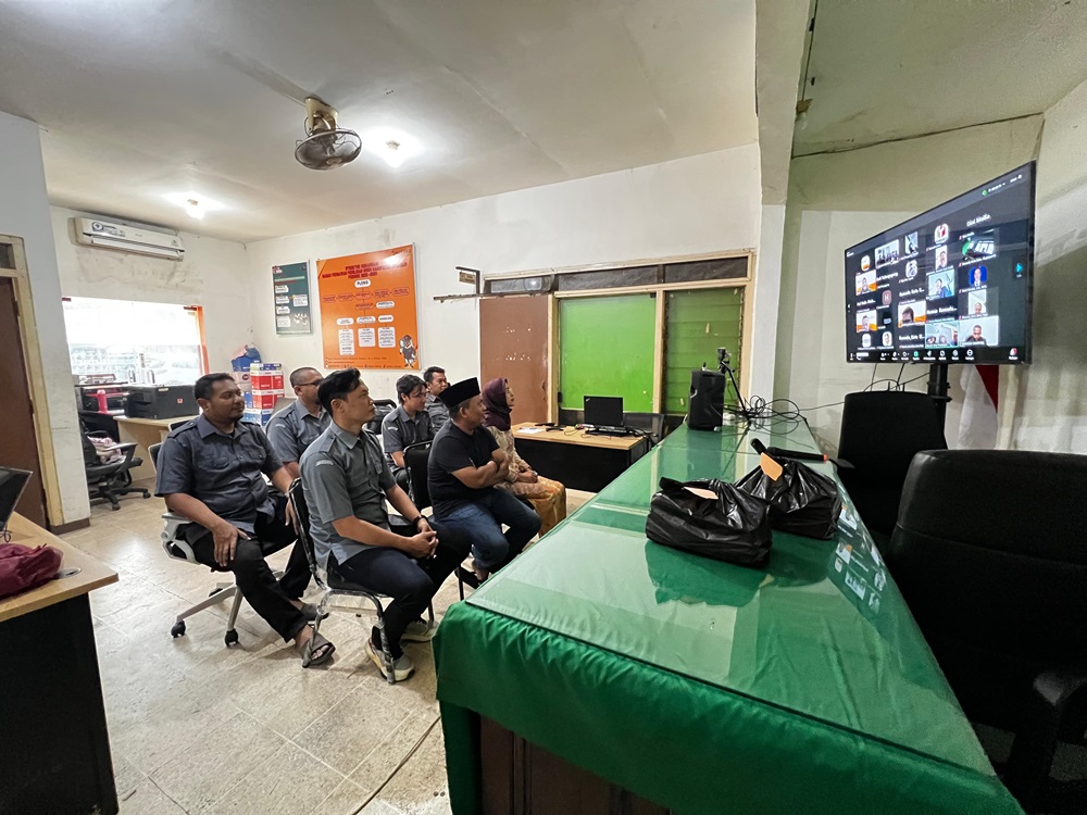 DORONG KUALITAS LAYANAN INFORMASI DAN KEPERCAYAAN PUBLIK, BAWASLU SIDOARJO HADIRI CANGKRUKAN DEMOKRASI BAWASLU JATIM SECARA DARING