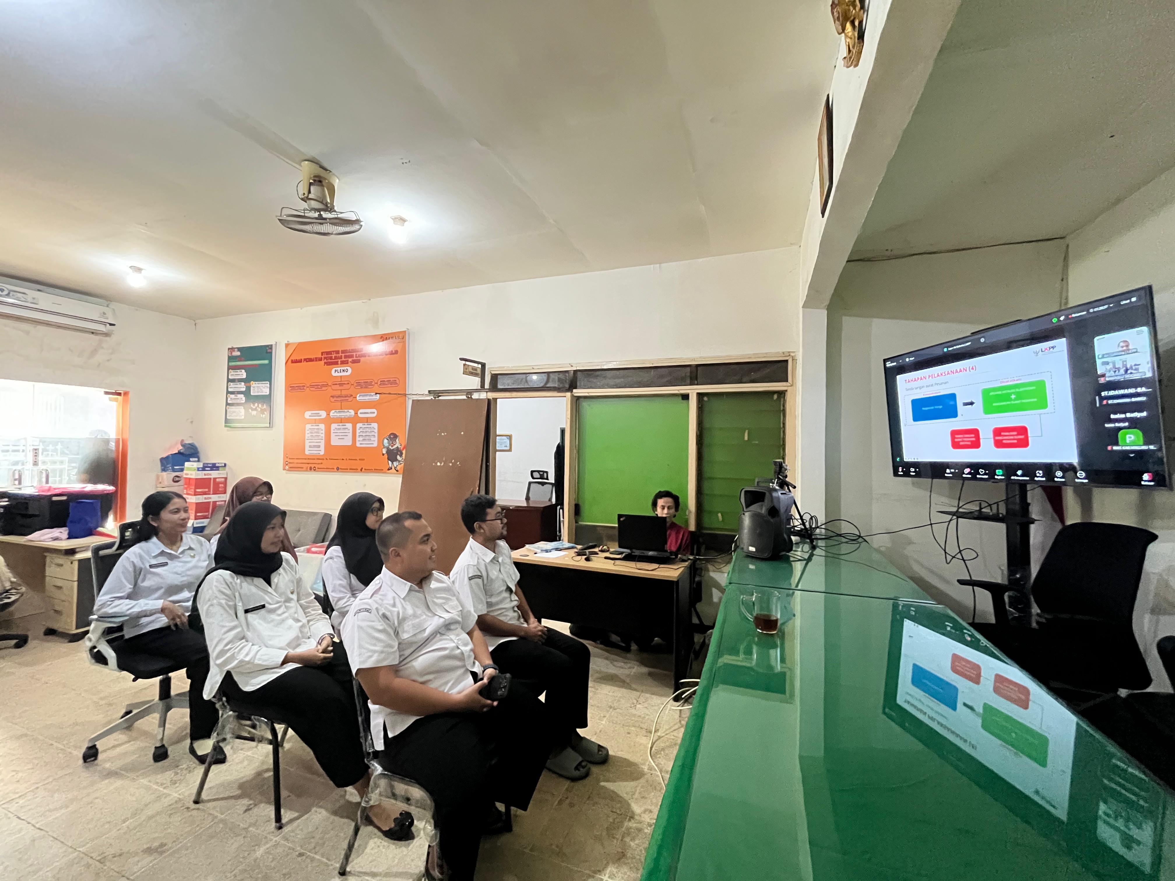 BAWASLU SIDOARJO HADIRI SOSIALISASI E-KATALOG VERSI 6 DAN PEMBUATAN AKUN PELAKU PBJ SECARA VIRTUAL