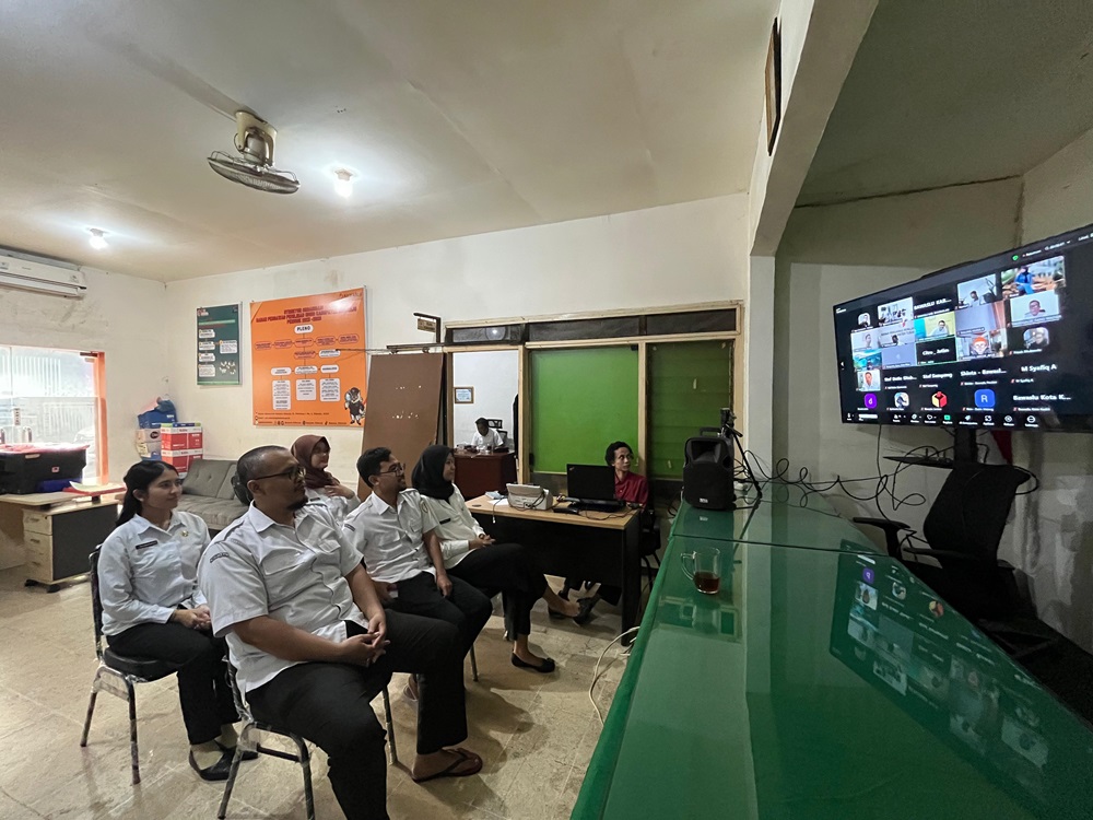 PERKUAT PERSIAPAN PEMUTAKHIRAN DAFTAR PEMILIH, BAWASLU SIDOARJO HADIRI UNDANGAN RAKOR PENGGUNAAN RUMAH DATA SECARA DARING