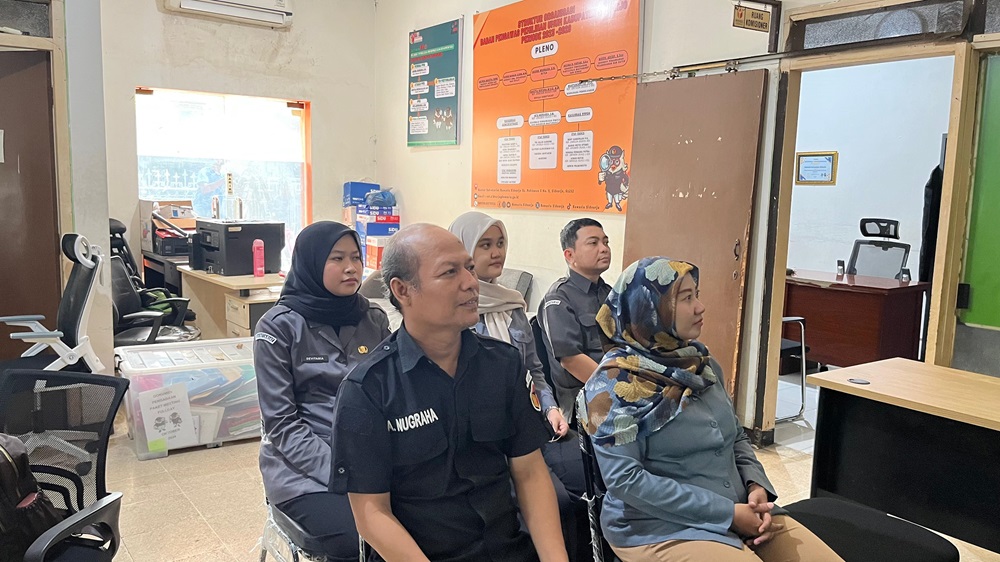 BAWASLU SIDOARJO HADIRI RAPAT KOORDINASI TIM PENGELOLA ANGGOTA (TPA) JDIH BAWASLU JAWA TIMUR SECARA DARING