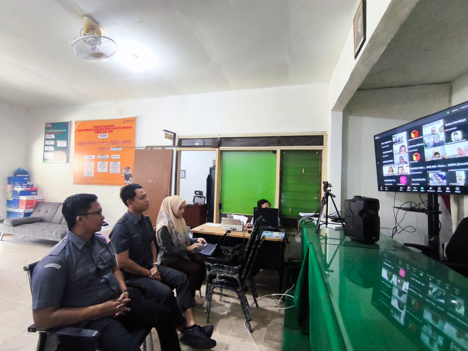 BAWASLU SIDOARJO HADIRI RAPAT INTEGRASI DAN VERIFIKASI DATA KEPEGAWAIAN SECARA DARING