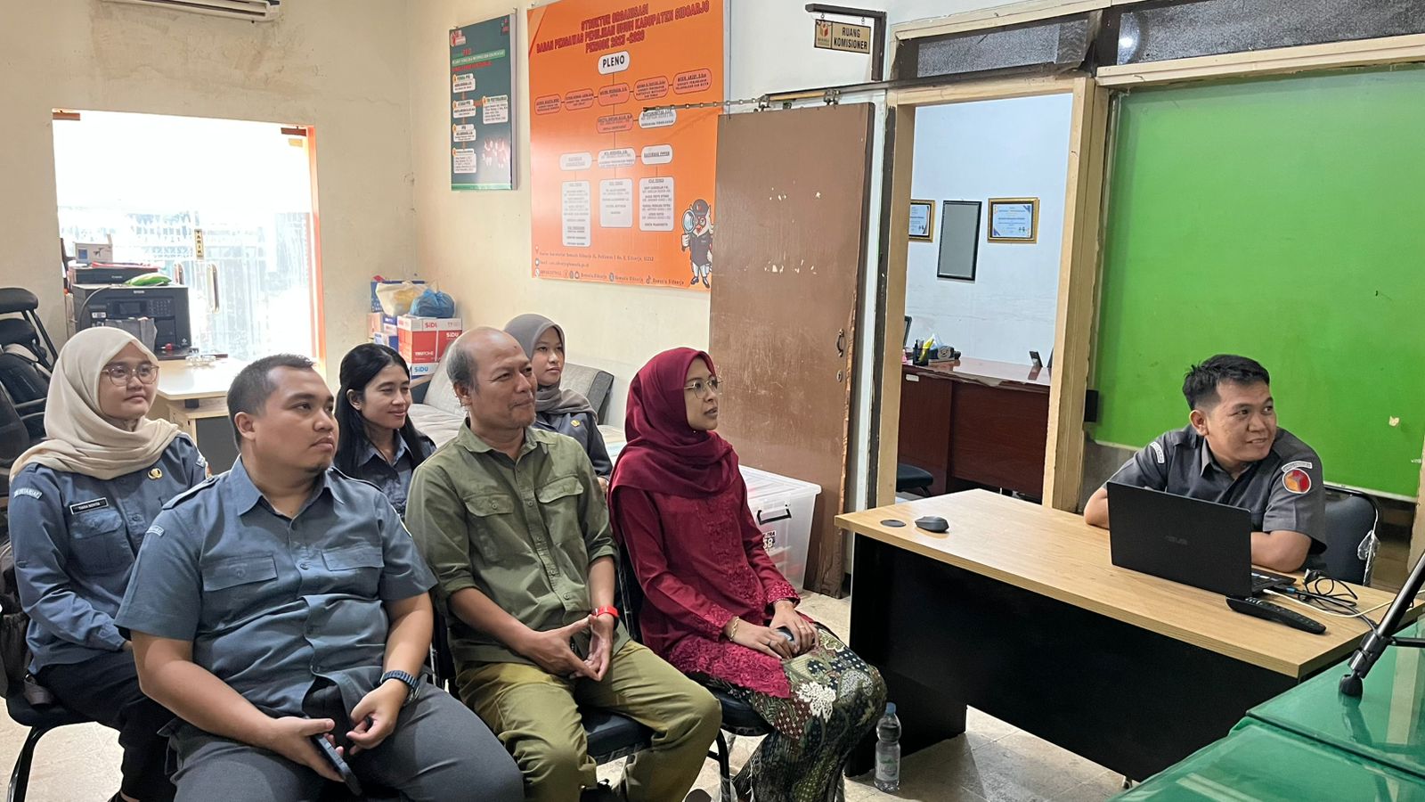 BAWASLU SIDOARJO HADIRI CANGKRUKAN DEMOKRASI EDISI KETUJUH DENGAN TEMA STRATEGI KEHUMASAN DAN PENGELOLAAN DATA DI TENGAH EFISIENSI