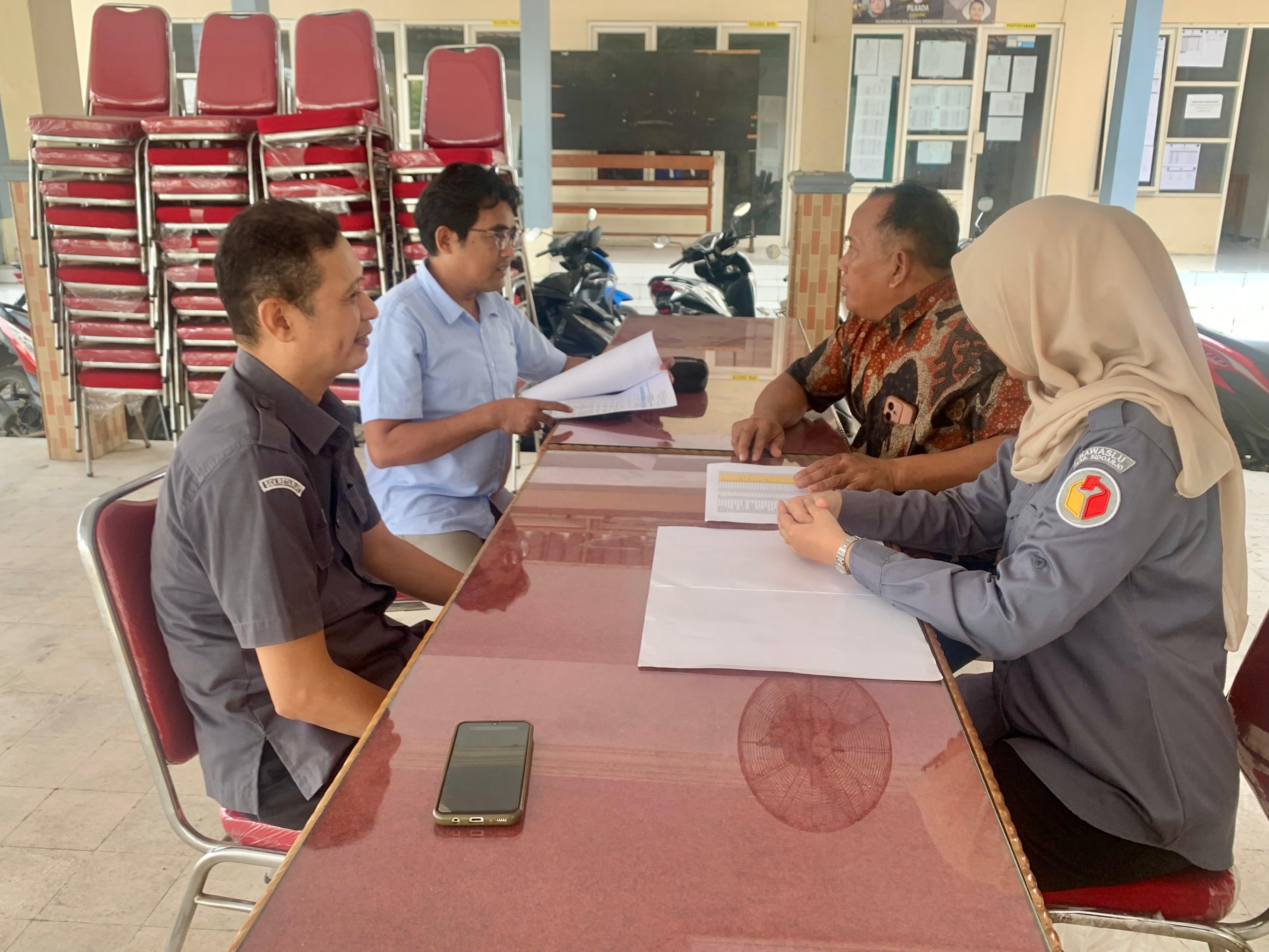 UJI PETIK DATA PEMILIH, BAWASLU SIDOARJO LAKUKAN VERIFIKASI FAKTUAL DATA PEMILIH DI KELURAHAN KEBONAGUNG, KECAMATAN PORONG