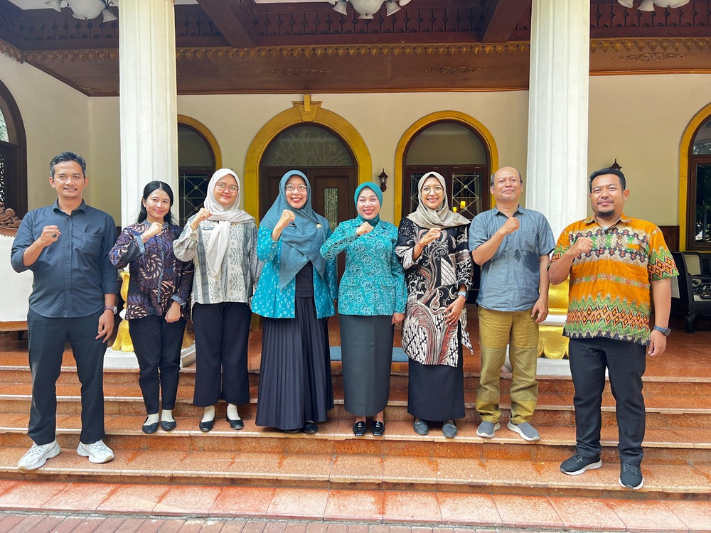 DORONG PEMAHAMAN DEMOKRASI DI KALANGAN PEREMPUAN, BAWASLU SIDOARJO LAKUKAN AUDIENSI DENGAN KETUA TP PKK KABUPATEN SIDOARJO