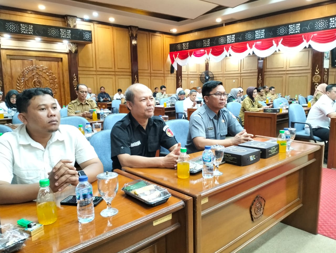 BAWASLU SIDOARJO HADIRI RAPAT PARIPURNA DPRD PENETAPAN PROGRAM PEMBENTUKAN PERATURAN DAERAH (PROPEMPERDA) TAHUN 2025