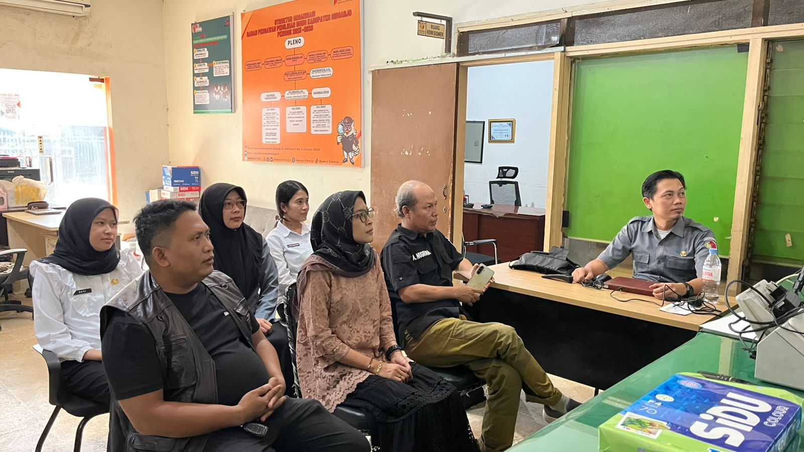 PERKUAT STRATEGI PENGELOLAAN MEDSOS DAN DIGITALISASI ARSIP, BAWASLU SIDOARJO IKUTI CANGKRUKAN DEMOKRASI EDISI DELAPAN SECARA DARING