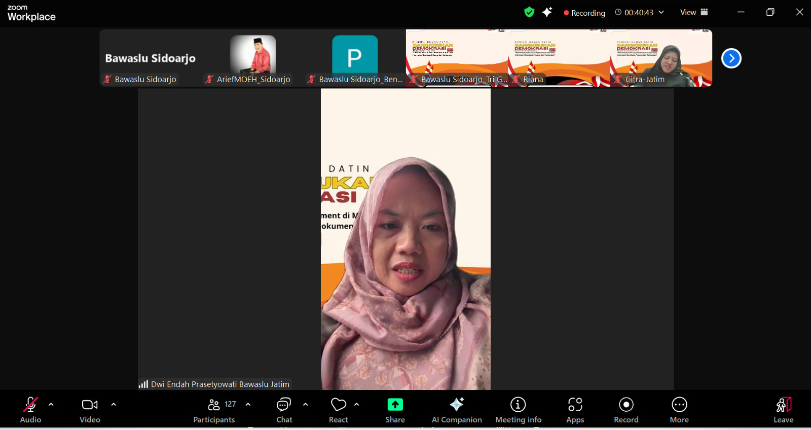 BAWASLU SIDOARJO HADIRI CANGKRUKAN DEMOKRASI SERI 9 DENGAN TEMA PEMANFAATAN ARTIFICIAL INTELEGENCE (AI) UNTUK KEHUMASAN DAN DATA
