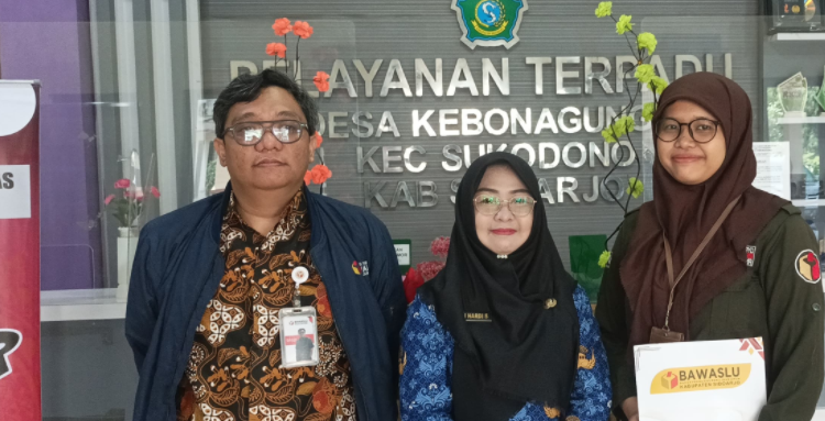 BAWASLU SIDOARJO LAKUKAN VALIDASI DATA PEMILIH DI DESA KEBONAGUNG KECAMATAN SUKODONO