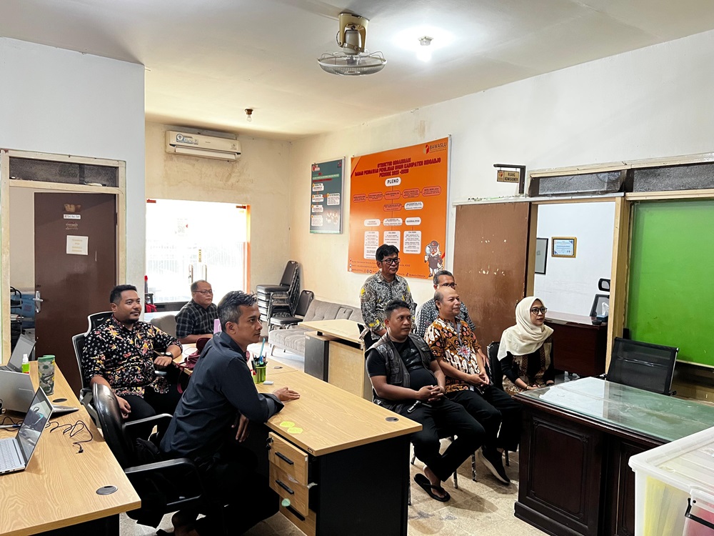 BAWASLU SIDOARJO APRESIASI PROGRAM PEER LEARNING BAWASLU JATIM VOL.1 TENTANG PENGUATAN KINERJA KELEMBAGAAN