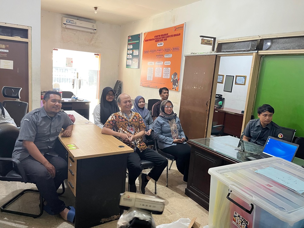 BAWASLU SIDOARJO HADIRI PEER LEARNING VOL.3 BAWASLU JATIM TENTANG PENGUATAN MANAJEMEN KELEMBAGAAN DAN PENATAAN TATA KELOLA INTERNAL