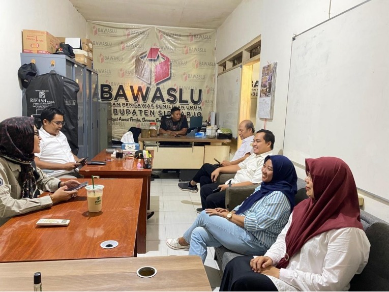 PLENO MINGGUAN BAWASLU SIDOARJO: SUSUN STRATEGI PELAKSANAAN SE BAWASLU RI 36 TAHUN 2025 TENTANG WFA