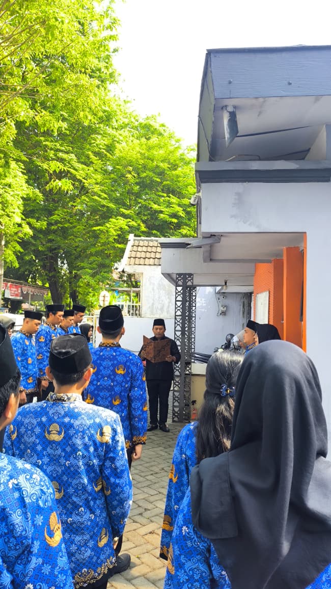 UPACARA HARI KESAKTIAN PANCASILA TAHUN 2025 BAWASLU SIDOARJO