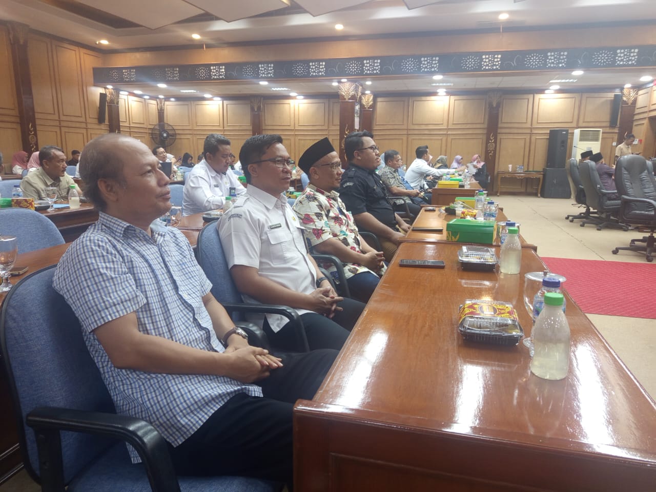 BAWASLU SIDOARJO HADIRI RAPAT PARIPURNA PEMBAHASAN RAPERDA FASILITASI PESANTREN