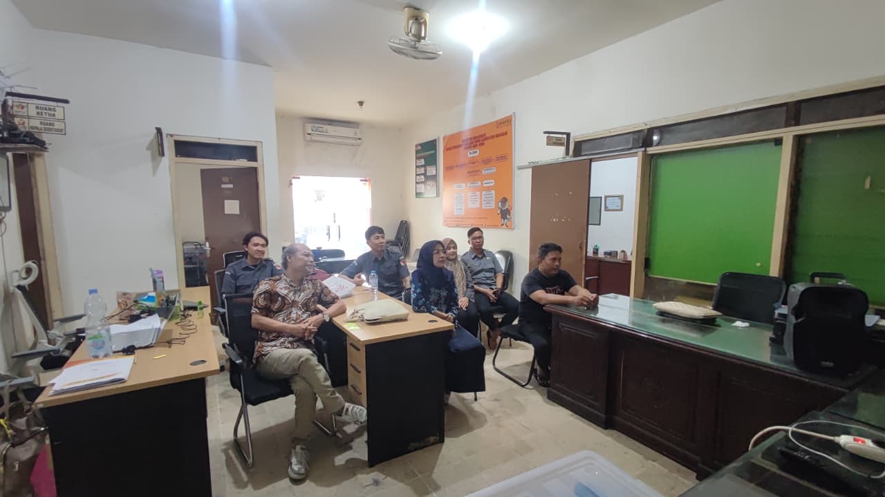 BAWASLU SIDOARJO HADIRI CANGKRUKAN DEMOKRASI SERI 14 BAWASLU JATIM DENGAN TEMA STRATEGI MENGELOLA KRISIS KEPERCAYAAN PUBLIK KEPADA BAWASLU DENGAN DATA INFORMASI DAN PUBLIKASI