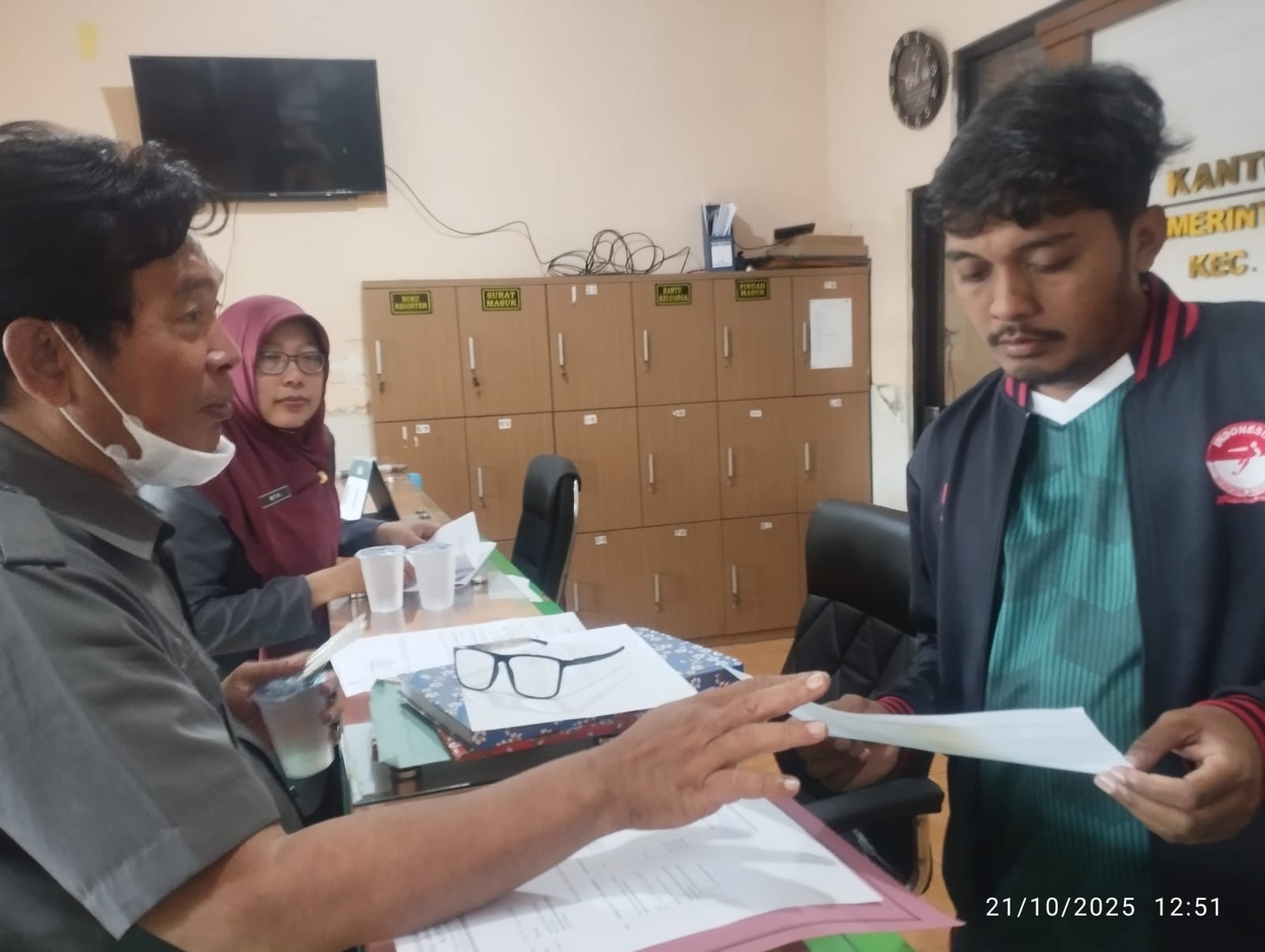 KAWAL HAK PILIH WARGA, BAWASLU SIDOARJO LAKUKAN UJI PETIK DAN VERIFIKASI FAKTUAL PDPB DI KECAMATAN TANGGULANGIN