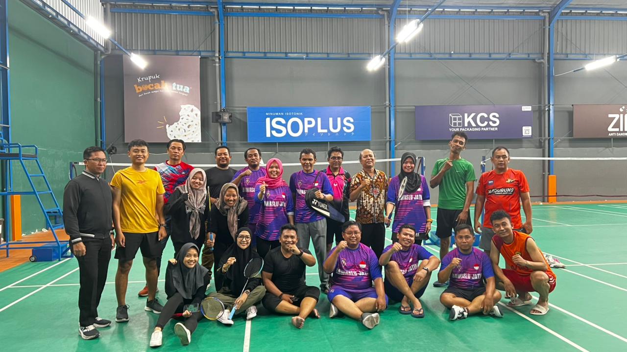 PERKUAT SOLIDITAS PENGAWAS PEMILU, BAWASLU JATIM DAN BAWASLU SIDOARJO GELAR PERTANDINGAN PERSAHABATAN BULUTANGKIS