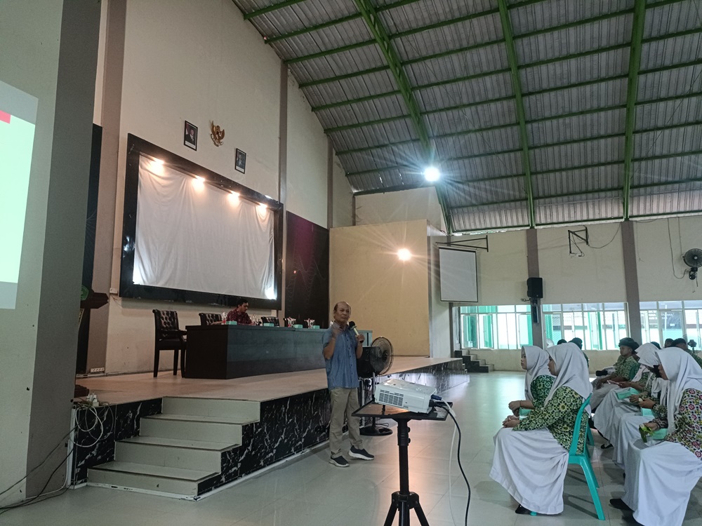 PERKUAT LITERASI DEMOKRASI DI KALANGAN PELAJAR, AGUNG NUGRAHA DORONG SISWA MAN SIDOARJO TERAPKAN NILAI-NILAI DEMOKRASI DI KEHIDUPAN SEHARI-HARI