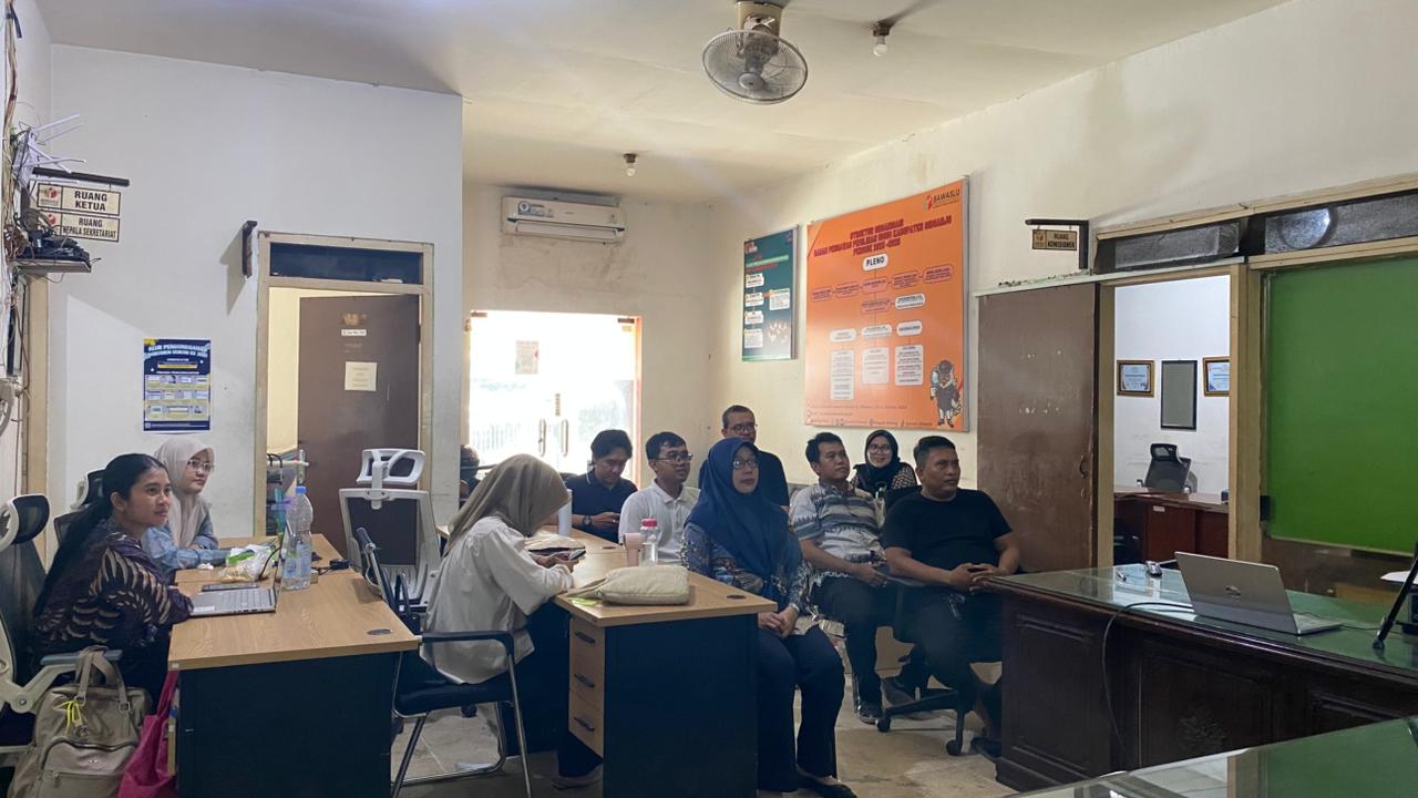 BAWASLU SIDOARJO HADIRI RAKOR PENYUSUNAN LAPORAN AKHIR KELEMBAGAAN BERSAMA BAWASLU JATIM SECARA DARING
