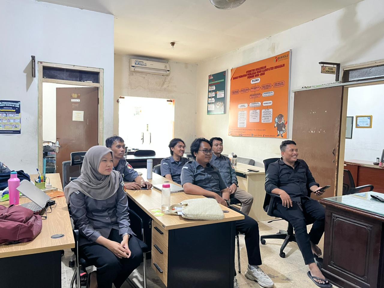 BAWASLU SIDOARJO HADIRI CANGKRUKAN DEMOKRASI BAWASLU JATIM TENTANG KOLABORASI DENGAN MITRA STRATEGIS DAN KEPERCAYAAN PUBLIK