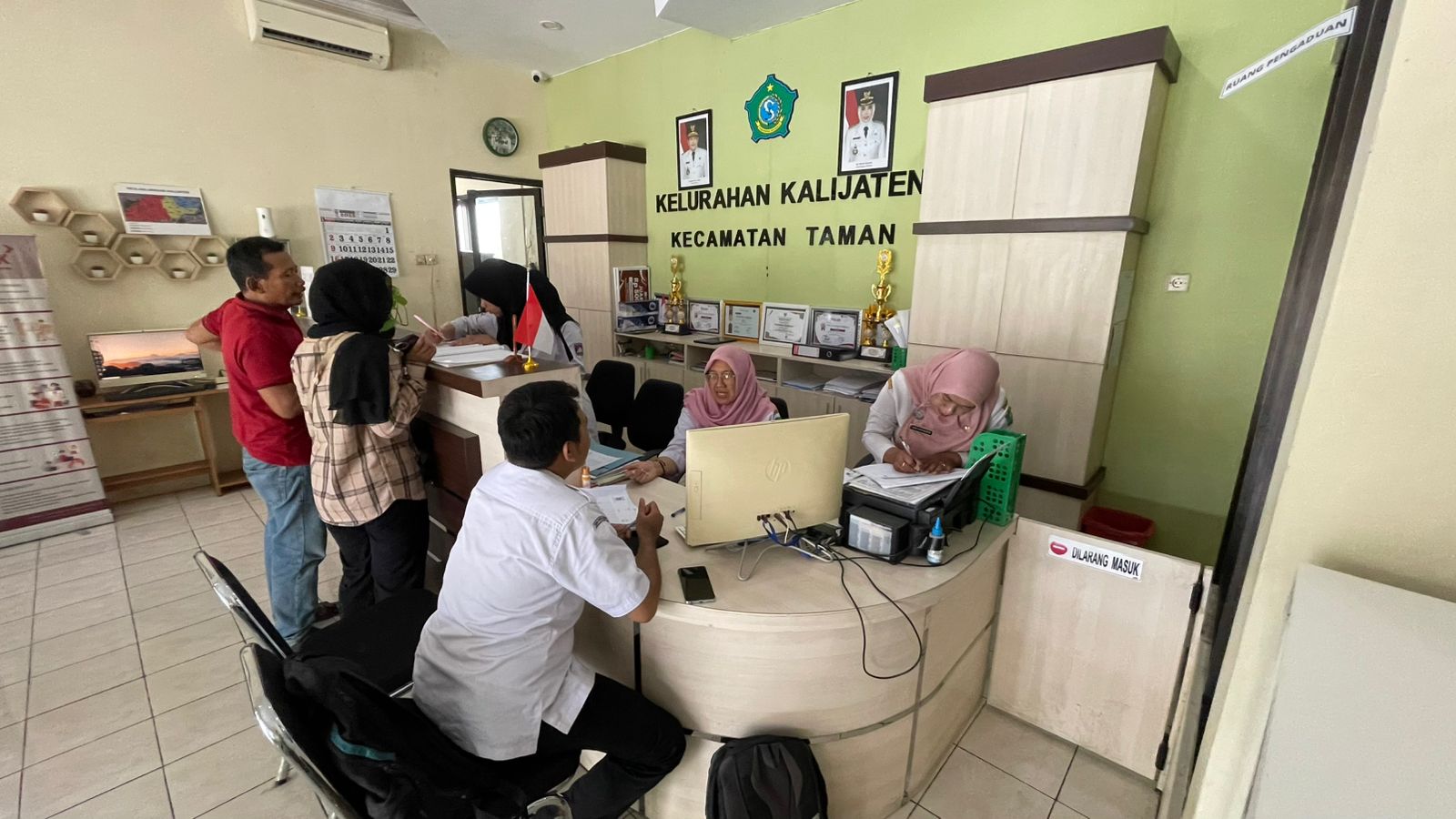 TERUS LAKUKAN PENGAWASAN PDPB, BAWASLU SIDOARJO LAKUKAN UJI PETIK DAN VERIFIKASI FAKTUAL DATA PEMILIH DI KECAMATAN TAMAN 
