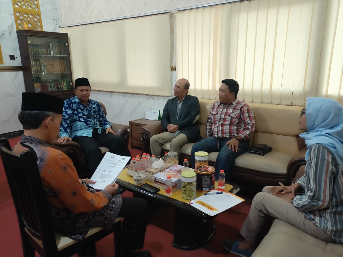 TINDAKLANJUTI KERJASAMA DI BIDANG PENDIDIKAN, BAWASLU SIDOARJO SAMBANGI KEMENAG SIDOARJO 