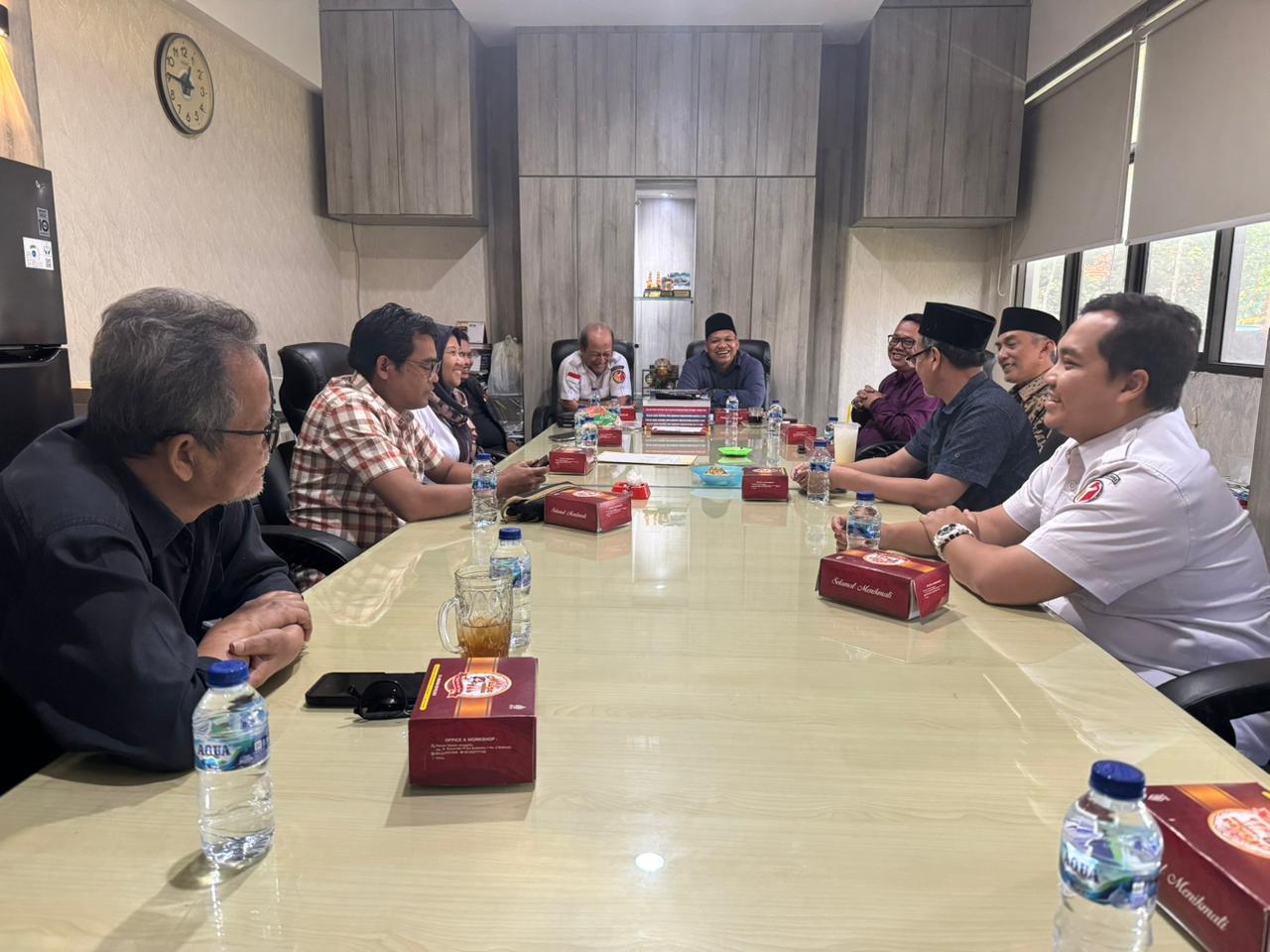 TEGASKAN KOMITMEN PENDIDIKAN POLITIK DI SIDOARJO, BAWASLU KUNJUNGI KOMISI A DPRD SIDOARJO