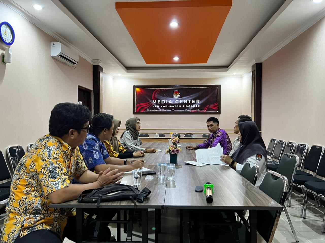 BAWASLU SIDOARJO SAMBANGI KPU SIDOARJO, LAKUKAN KOORDINASI JELANG PLENO PDPB TRIWULAN IV