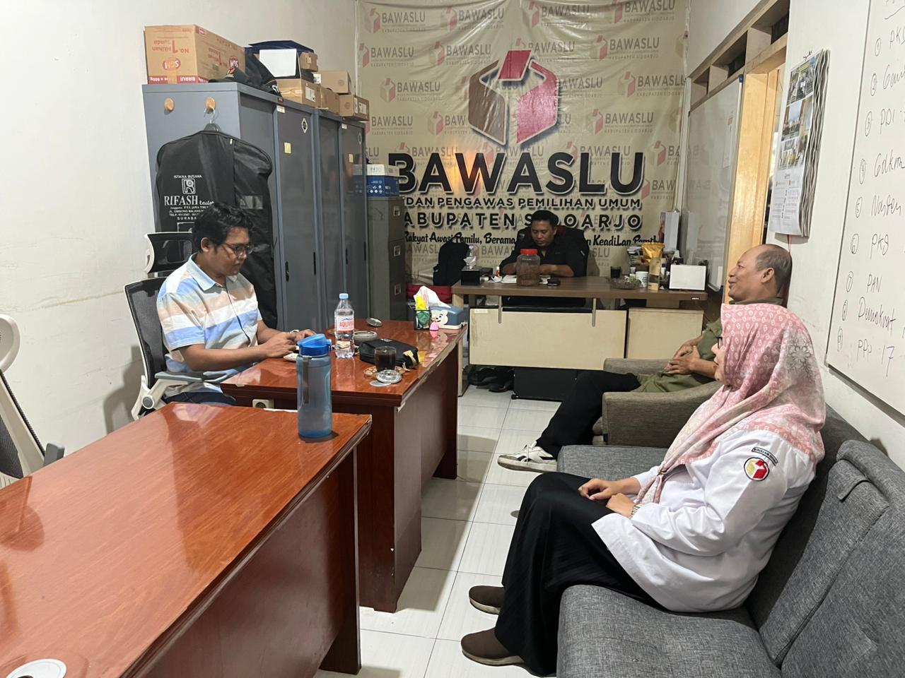 PLENO MINGGUAN BAWASLU SIDOARJO: EVALUASI KEGIATAN AKHIR TAHUN DAN BATAS WAKTU PENUTUPAN PENGGUNAAN ANGGARAN