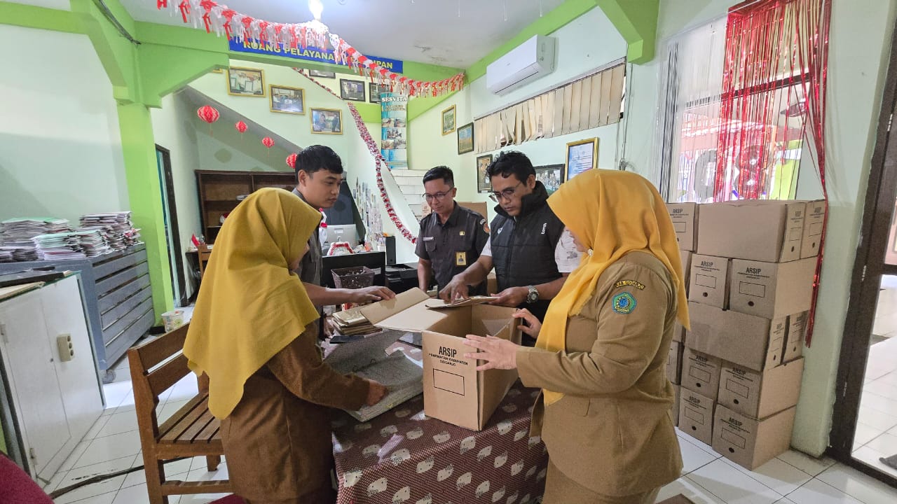 BAWASLU SIDOARJO LAKUKAN KOORDINASI PENATAAN ARSIP DENGAN DINAS PERPUSTAKAAN DAN KEARSIPAN KABUPATEN SIDOARJO