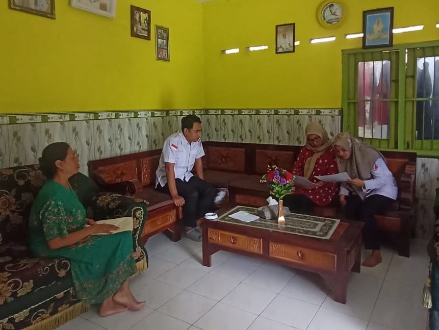 PASTIKAN AKURASI DATA PEMILIH, BAWASLU SIDOARJO LAKUKAN UJI PETIK PDPB DI DESA PEJANGKUNGAN PRAMBON