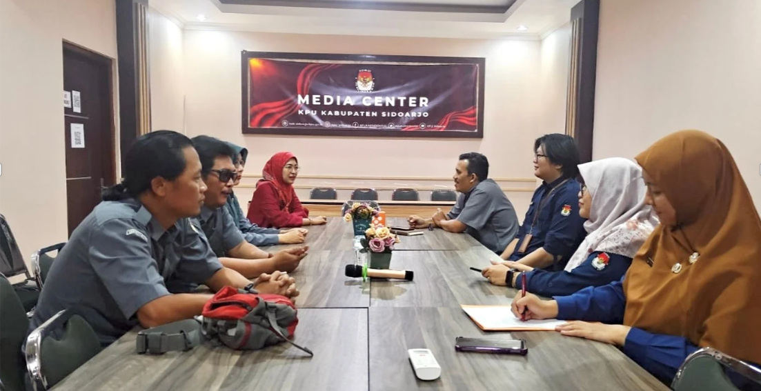 BAWASLU X KPU SIDOARJO LAKUKAN KOORDINASI JELANG PLENO PDPB TRIWULAN I 2026 