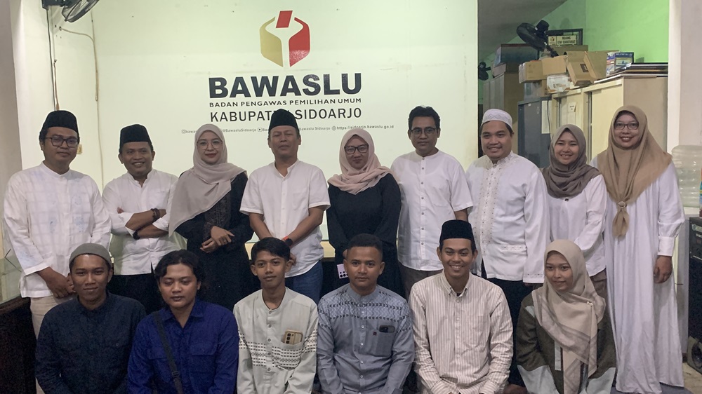 NGABUBURIT PENGAWASAN BAWASLU SIDOARJO: MENGAWAL SPIRIT DEMOKRASI DALAM SISTEM HUKUM DAN KEADILAN PEMILU