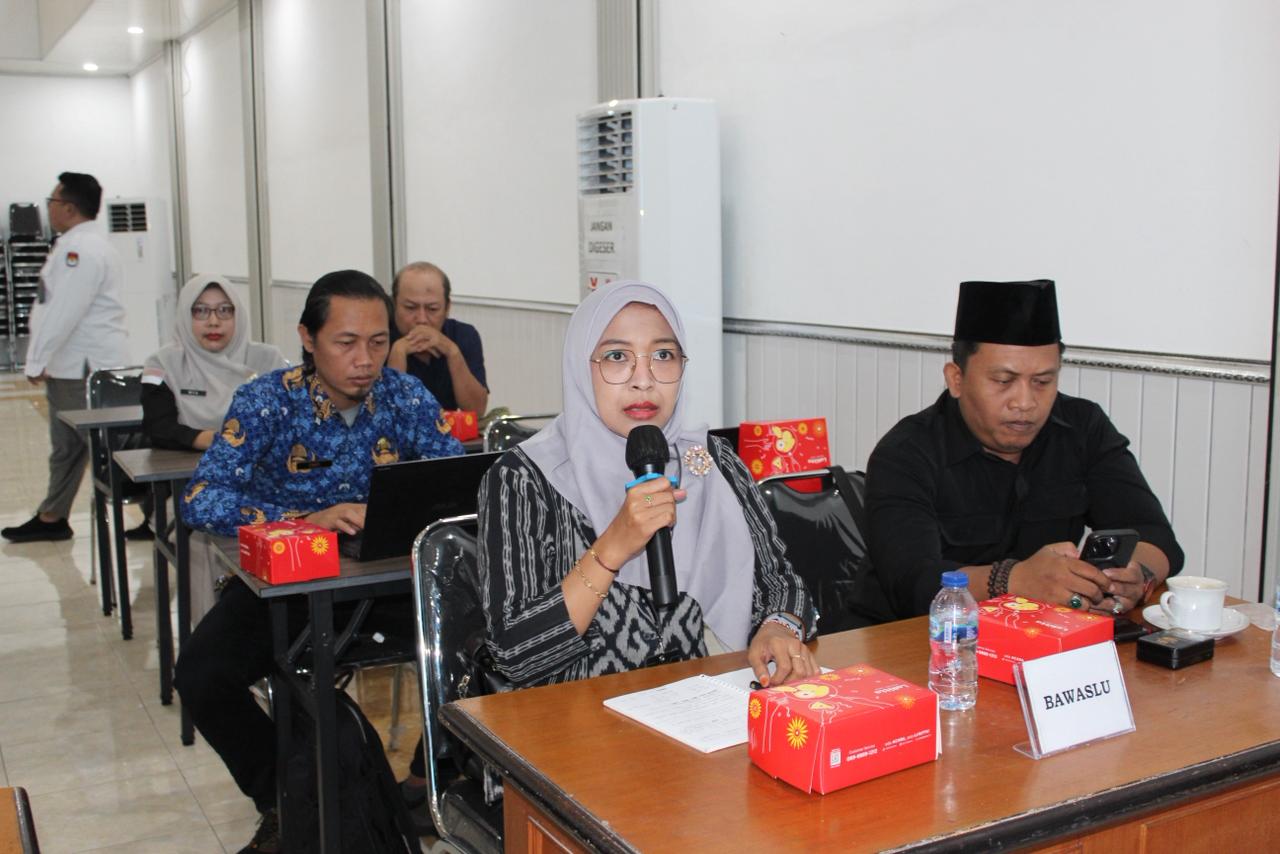 BAWASLU SIDOARJO LAKUKAN PENGAWASAN MELEKAT PLENO REKAPITULASI PEMUTAKHIRAN DATA PEMILIH BERKELANJUTAN (PDPB) TRIWULAN I 2026