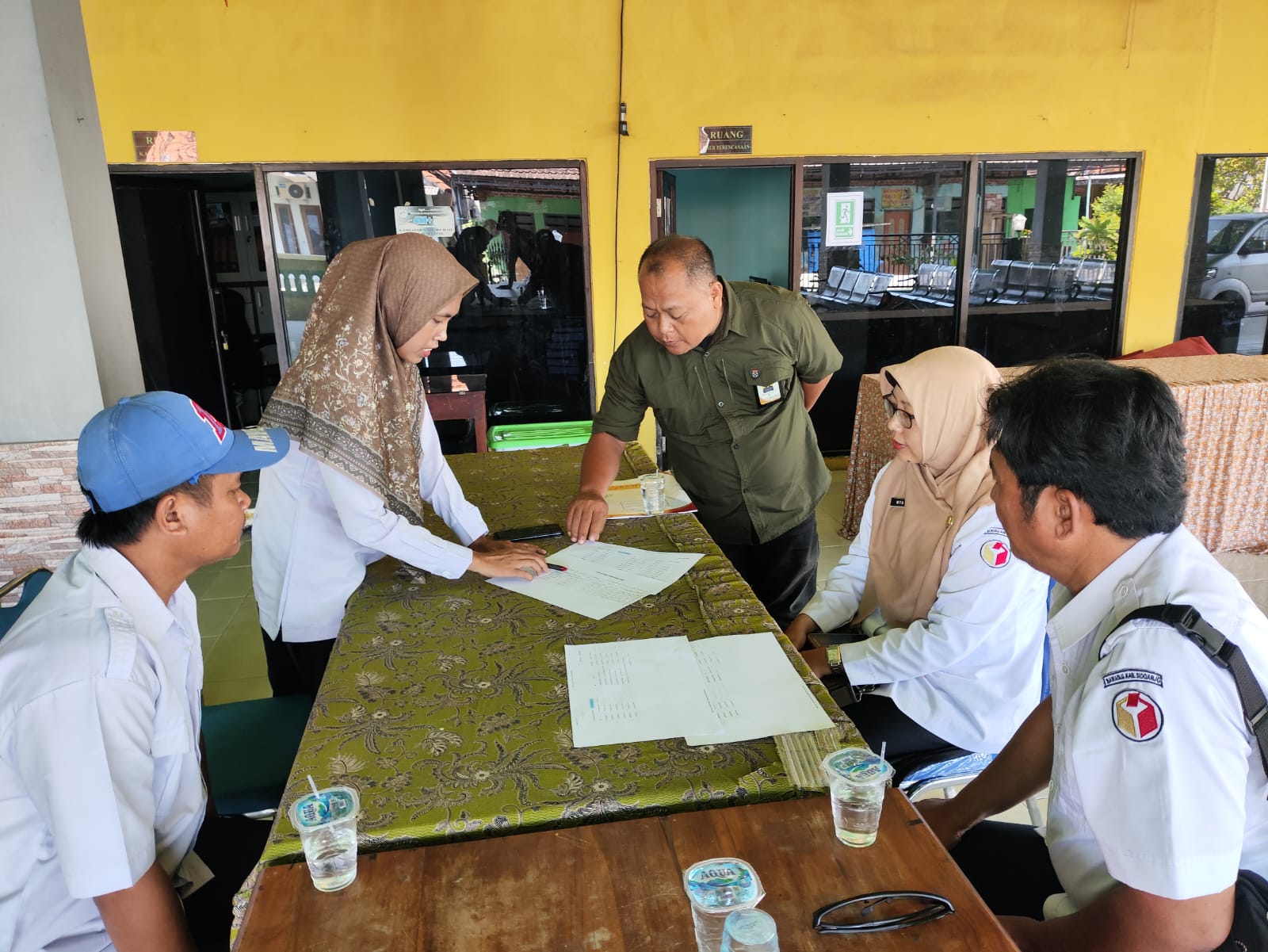 INTENSIFKAN PENGAWASAN PDPB, BAWASLU SIDOARJO UJI PETIK DI DESA KEDONDONG DAN MEDALEM KECAMATAN TULANGAN