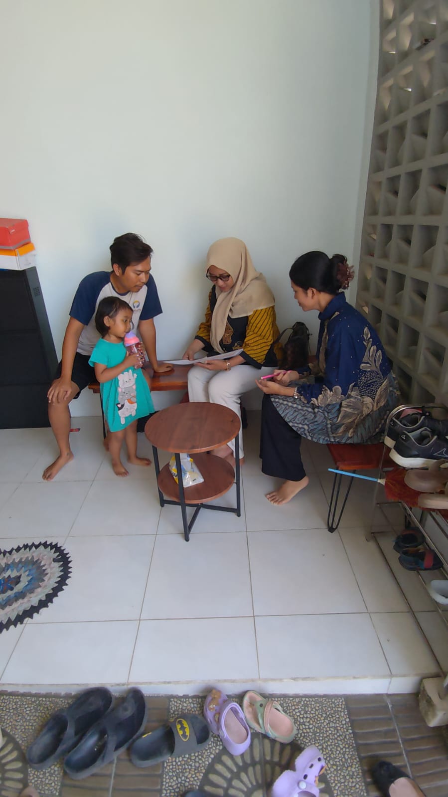 LANJUTKAN PENGAWASAN PDPB, BAWASLU SIDOARJO VERIFIKASI DATA WARGA DI DESA SIDOMULYO KECAMATAN BUDURAN