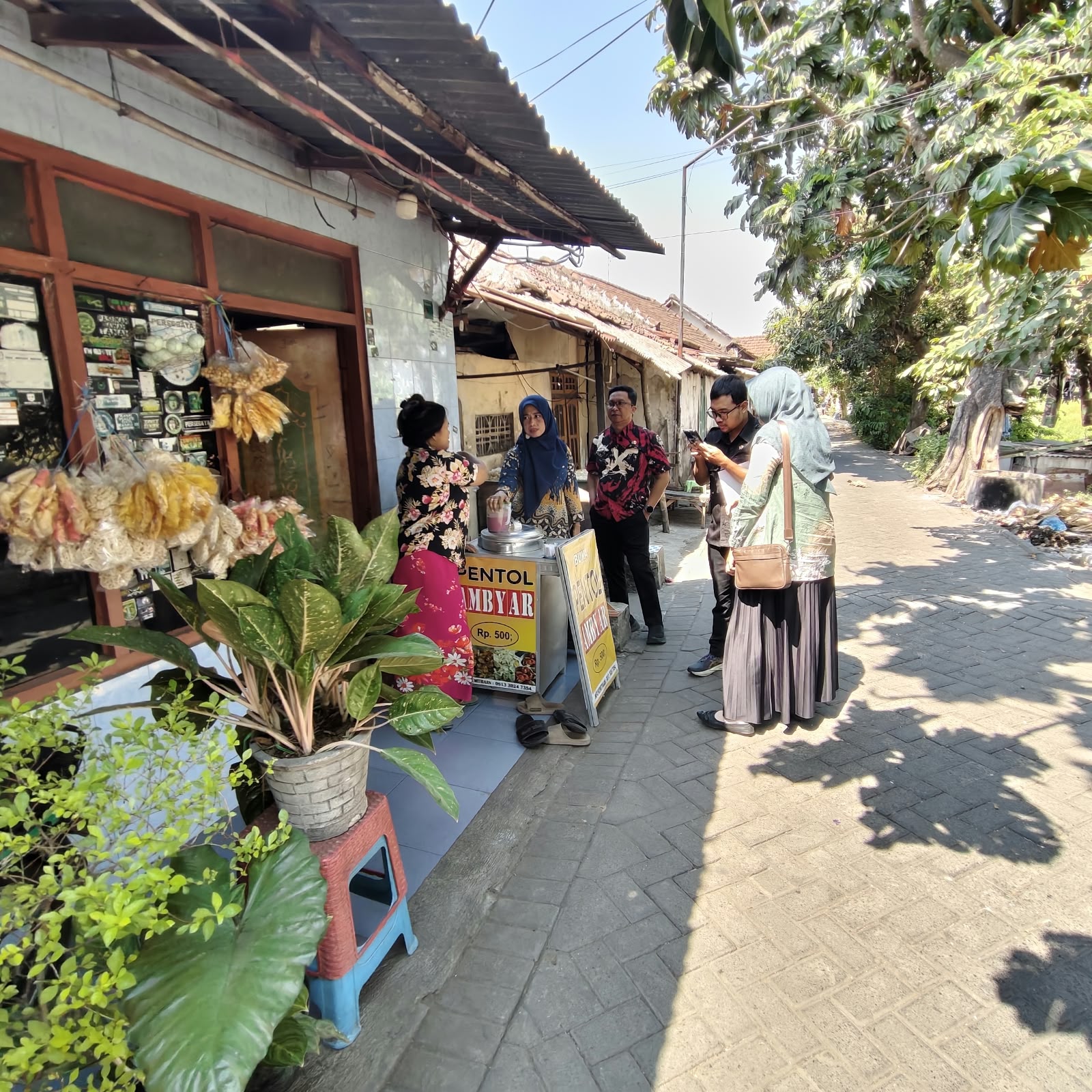 LANJUTKAN PENGAWASAN PDPB, BAWASLU SIDOARJO KUNJUNGI KELURAHAN TAMBAKKEMERAKAN KECAMATAN KRIAN