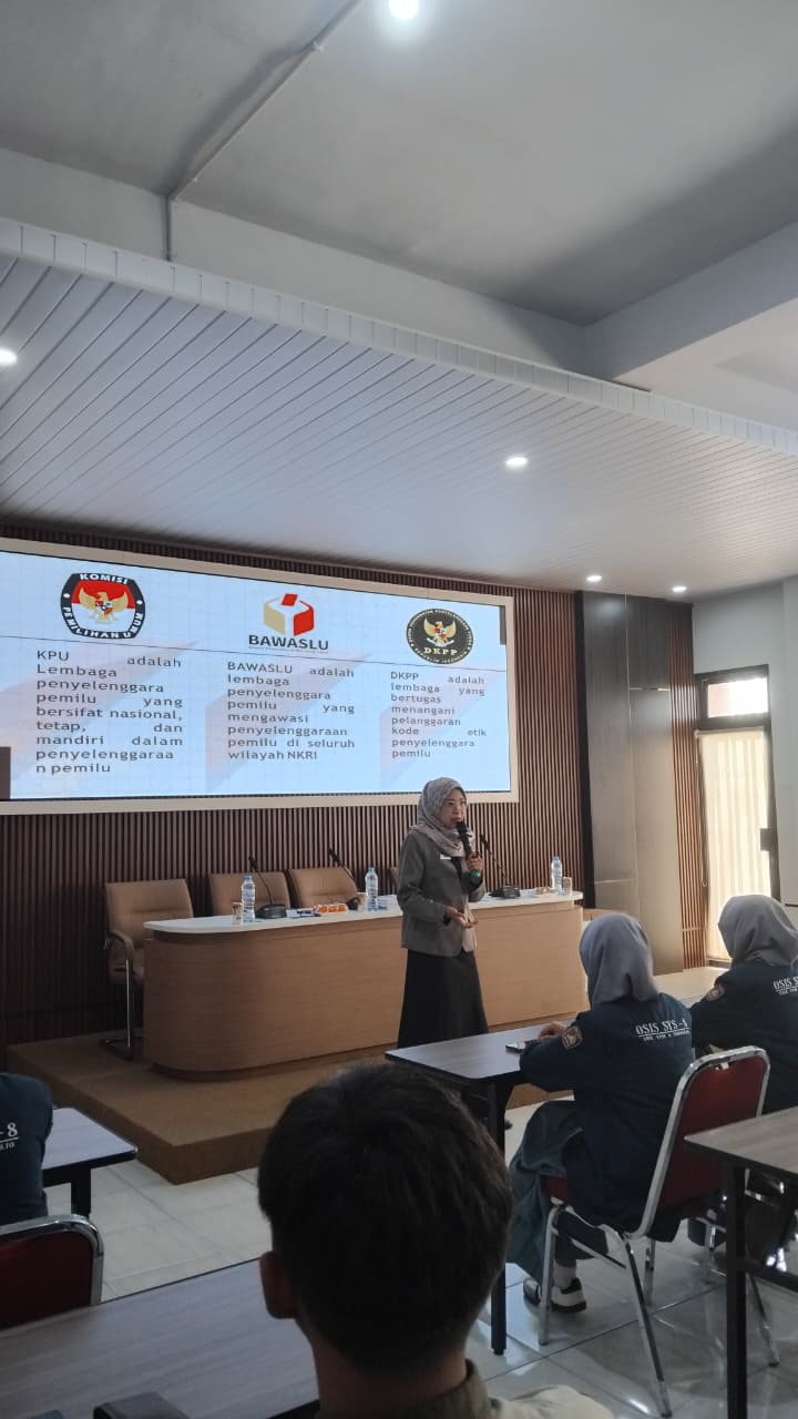BAWASLU SIDOARJO AJAK PELAJAR SMK YPM 8 SIDOARJO PERKUAT PENGAWASAN PARTISIPATIF