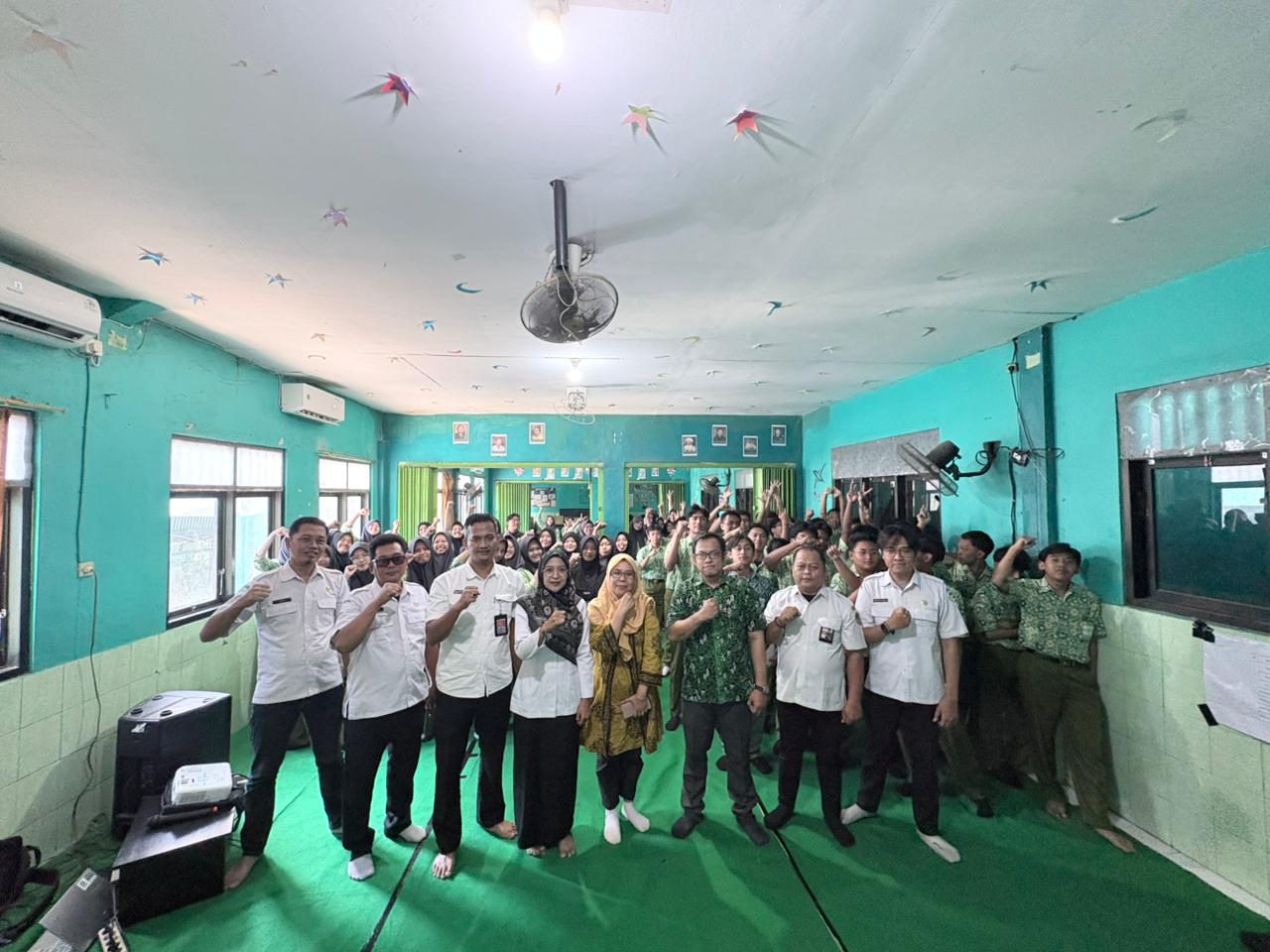 BAWASLU SIDOARJO LAKUKAN UJI PETIK PEMILIH PEMULA DI SMK DIPONEGORO DAN MA NU SIDOARJO