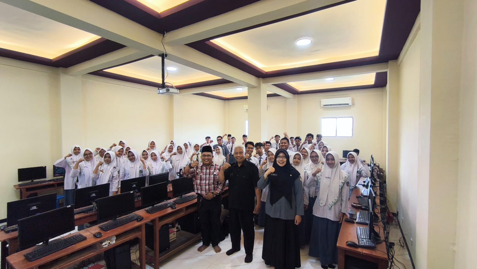 BAWASLU SIDOARJO GOES TO SCHOOL SMK YPM 5 SUKDONO
